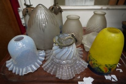 Réunion de tulipes en verre, pâte de verre...