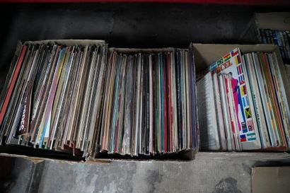 Ensemble de vinyls, trois cartons et DVD/CD,...