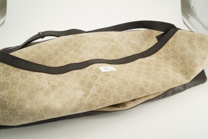 GUCCI, sac de voyage en toile monogrammée...