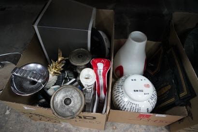 * Ensemble de bibelots, vases, flambeaux,...