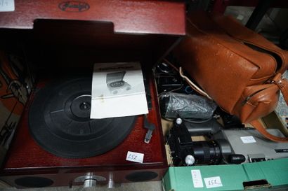 Ensemble de disques vinyles, tourne-disque...