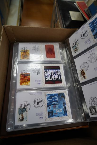 Fort lot de timbres et enveloppes premier...