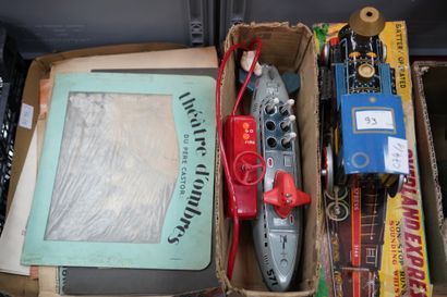 Réunion de jouets de marque MODERN TOYS comprenant...