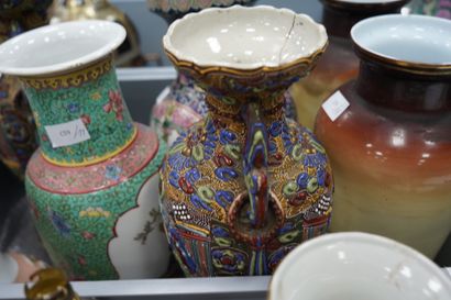 Réunion de 7 vases en céramique dont Chine...