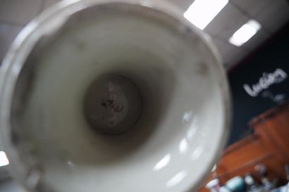 Réunion de 7 vases en céramique dont Chine...