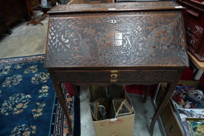 
*Bureau de pente en bois naturel mouluré...