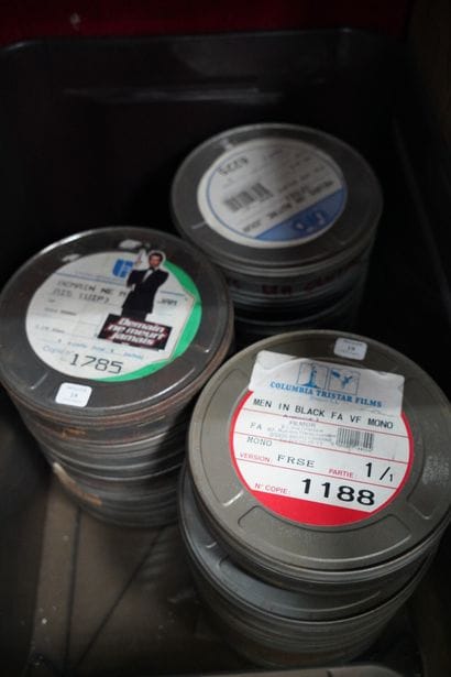 Un ensemble de bobines d'annonce de films...