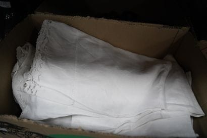 * Ensemble de nappes et serviettes de table,...