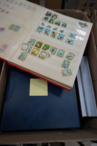 Fort lot de timbres et enveloppes premier...