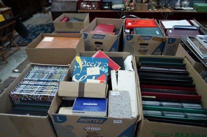 Fort lot de timbres et enveloppes premier...