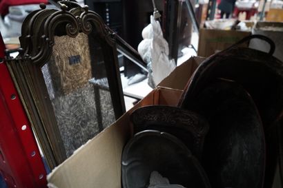 * Ensemble d'objets divers, cuivres, céramiques,...