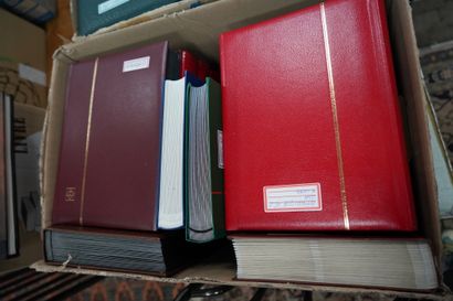 Fort lot de timbres et enveloppes premier...