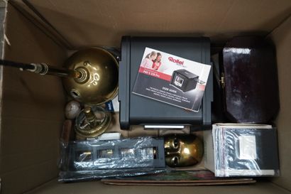 Un polaroid, un appareil Rollei, et coffrets...