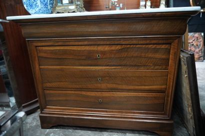 * Commode bois de placage ouvrant par quatre...