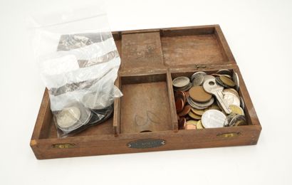 *Pièces de monnaie en argent comprenant :...
