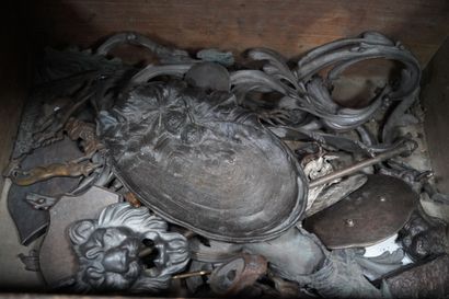 Ensemble d'éléments en bronze : vide poches,...