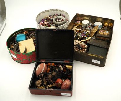 Ensemble de bijoux fantaisie (4 boîtes).