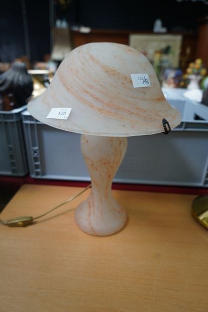 Lampe champignon en pâte de verre de style...