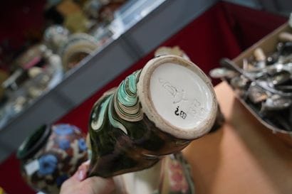 Garniture en barbotine comprenant: 1 jardiniere...
