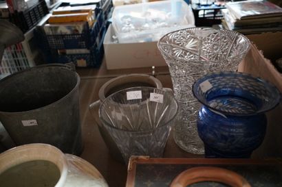 Réunion de bibelots : vase Art déco, vases...