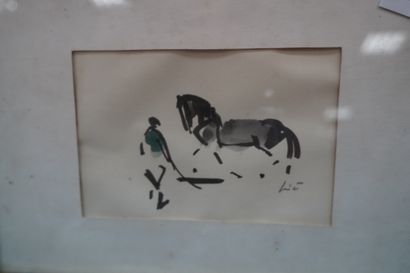 Réunion de pièces encadrées : photographies,...