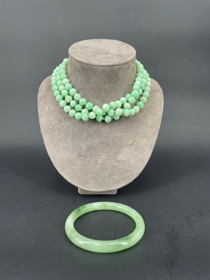 Bracelet jonc et sautoir en jadéite.