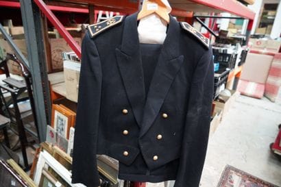Tenue d'apparat militaire. Usures.