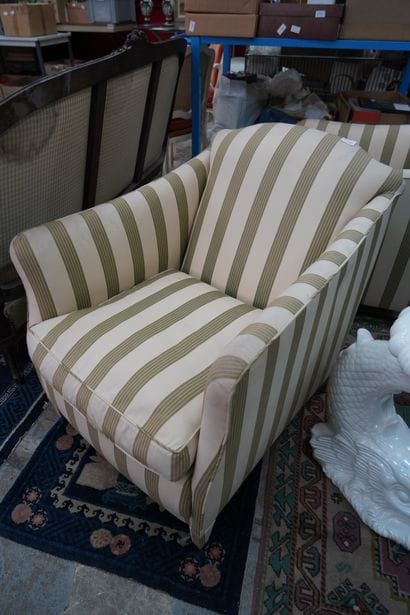 Paire de fauteuils confortables.