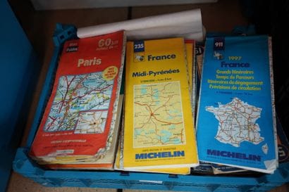 Une importante réunion de cartes dépliantes,...