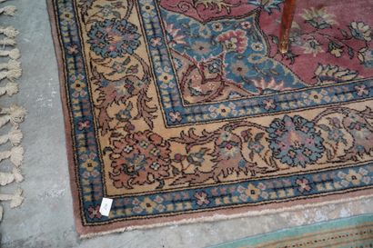 Réunion de quatre tapis, Orient ou Afrique...