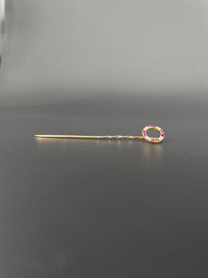 Epingle de cravate en or 18K (750 millièmes)...