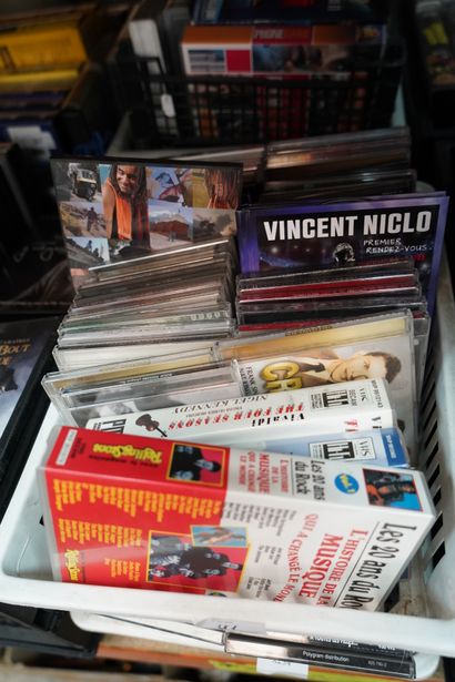 *Importante réunion de CD, DVD et K7, six...