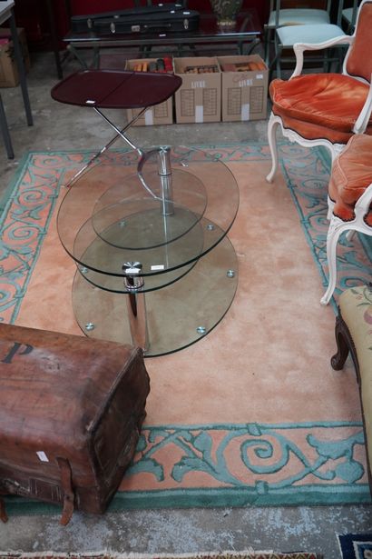 Réunion de tapis courants et chinois. Cinq...
