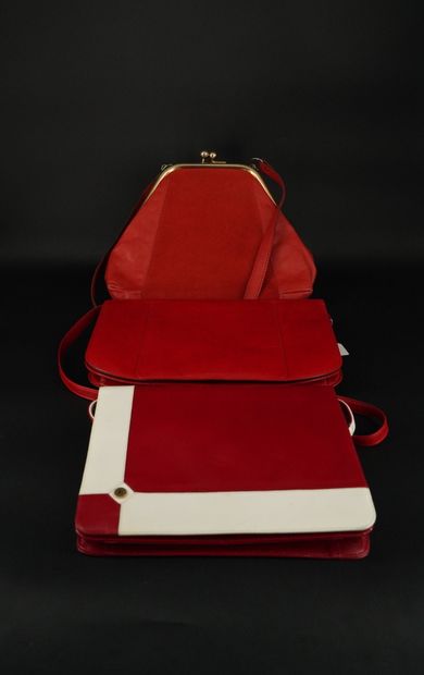 Réunion de deux pochettes et un sac, en l’état

-	1...