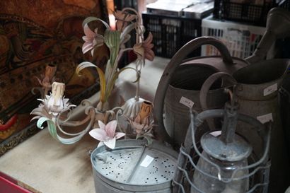 Réunion de bibelots : vase Art déco, vases...