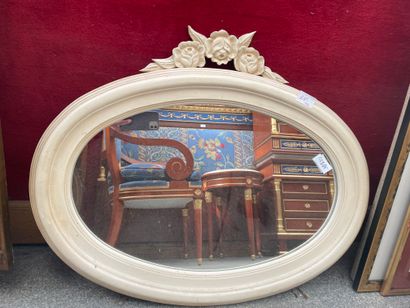 Réunion de trois miroirs courants. Accid...