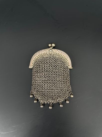 Petite bourse en argent. Poids : 27,3 gr...
