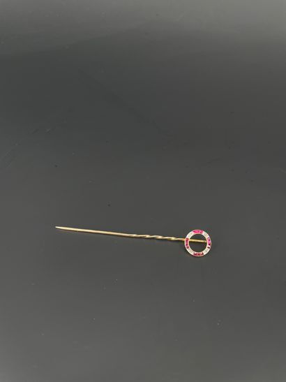 Epingle de cravate en or 18K (750 millièmes)...