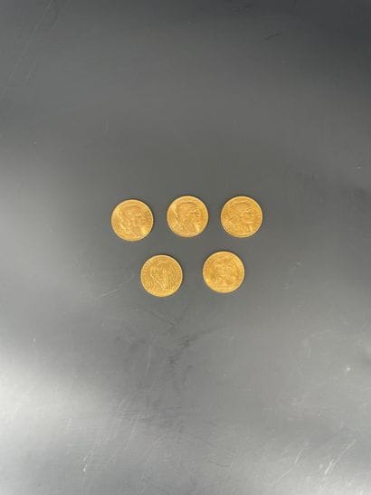 5 pièces de 20 francs or 1913. Poids : 32,3...