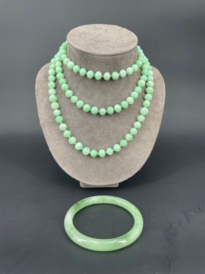 Bracelet jonc et sautoir en jadéite.