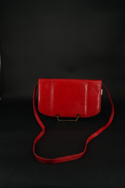 Réunion de deux pochettes et un sac, en l’état

-	1...