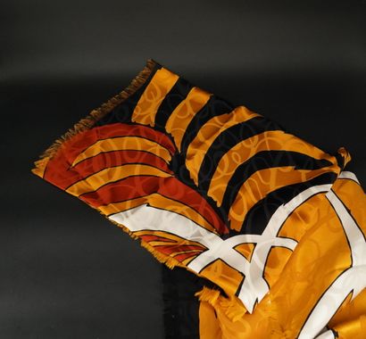 Hermès Paris : Foulard en soie modèle « Brandebourg...