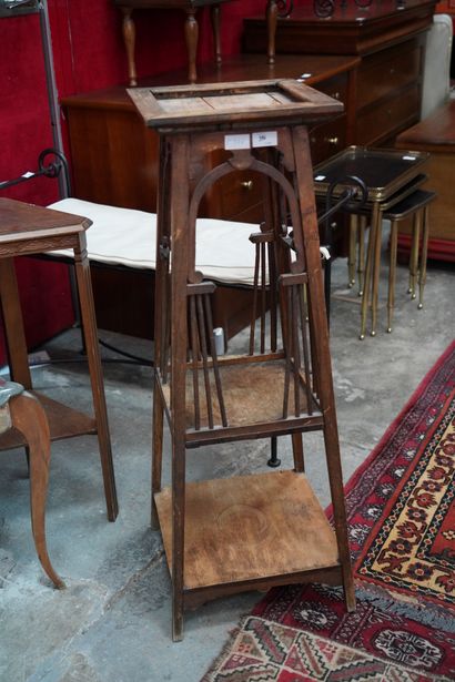 Coiffeuse en bois plaqué ornée d'un miroir...