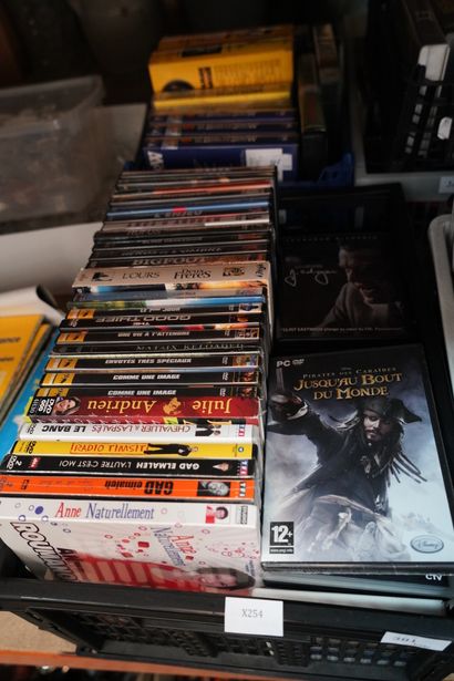 *Importante réunion de CD, DVD et K7, six...
