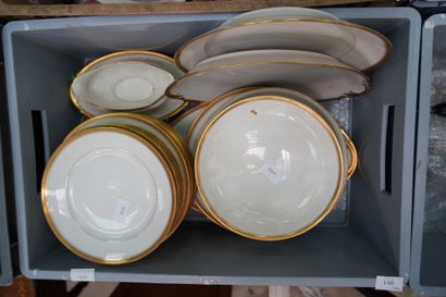 *Partie de service en porcelaine Limoges...