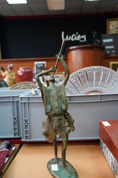 Un bronze figurant un musicien africain,...
