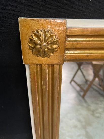 Miroir rectangulaire à cannelures en bois...