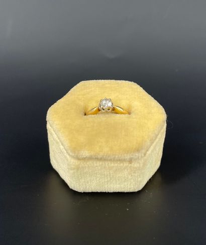 Bague en or 18K (750 millièmes) griffée d'un...