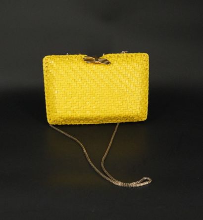 Réunion de deux sacs et une pochette, en...