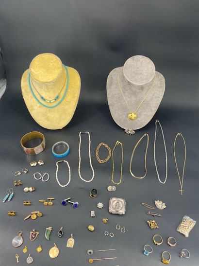 Lot de bijoux fantaisie (1 sachet).